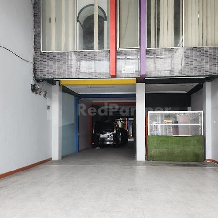 Puspita Homestay Mitra Reddoorz Bekasi Exterior photo