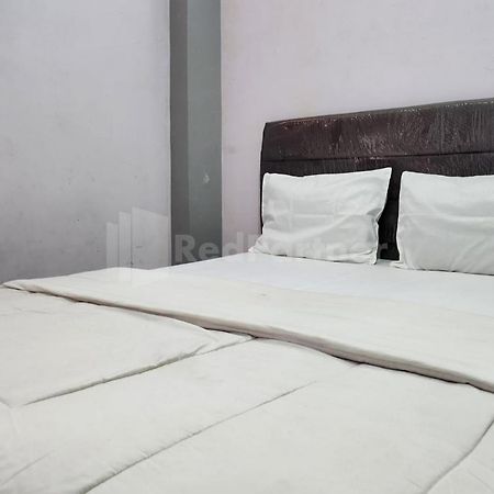 Puspita Homestay Mitra Reddoorz Bekasi Exterior photo