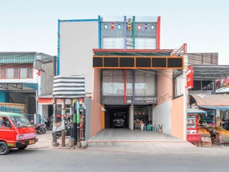 Puspita Homestay Mitra Reddoorz Bekasi Exterior photo