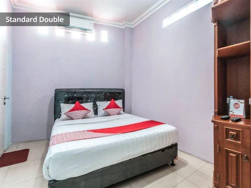 Puspita Homestay Mitra Reddoorz Bekasi Exterior photo