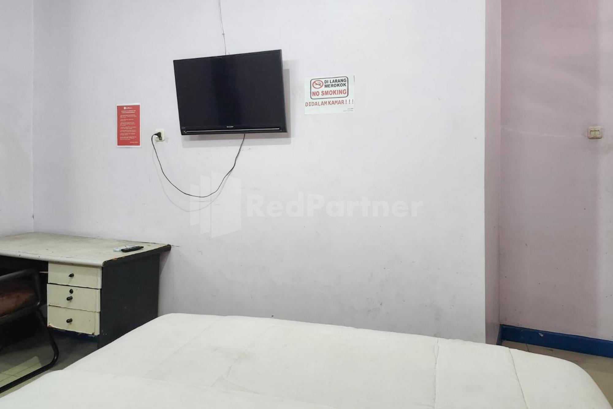 Puspita Homestay Mitra Reddoorz Bekasi Exterior photo