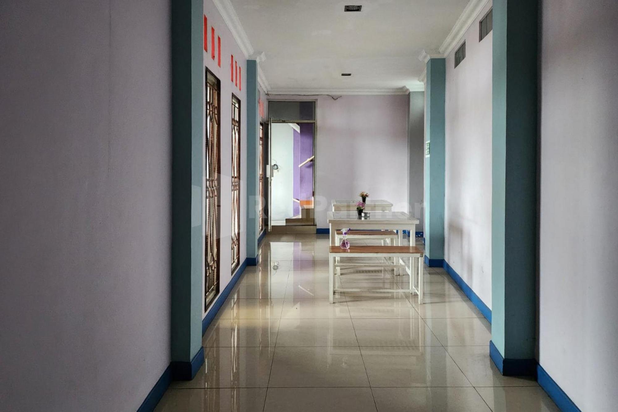 Puspita Homestay Mitra Reddoorz Bekasi Exterior photo