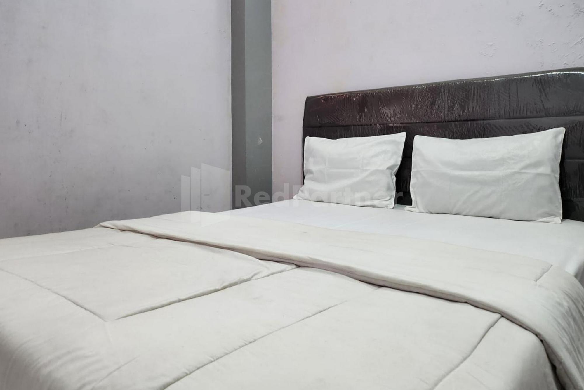 Puspita Homestay Mitra Reddoorz Bekasi Exterior photo